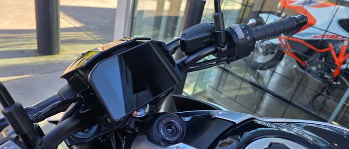 2025 Kawasaki Z900 SUPERNAKED SL1