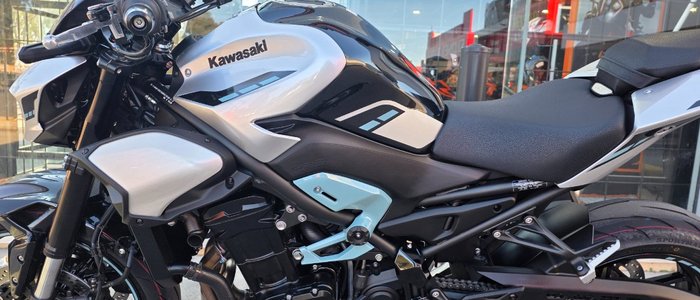 2025 Kawasaki Z900 SUPERNAKED SL1