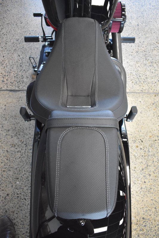 2025 Harley-davidson FXBR BREAKOUT (117) VIVID BLACK