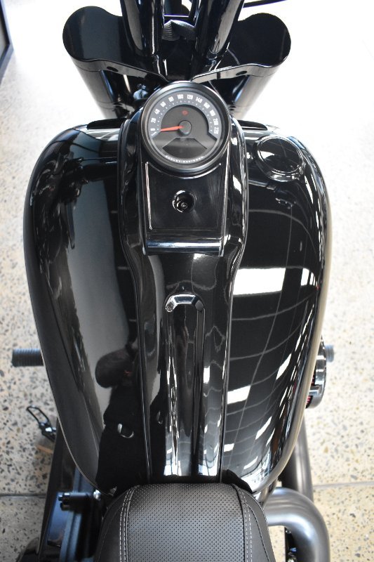 2025 Harley-davidson FXBR BREAKOUT (117) VIVID BLACK