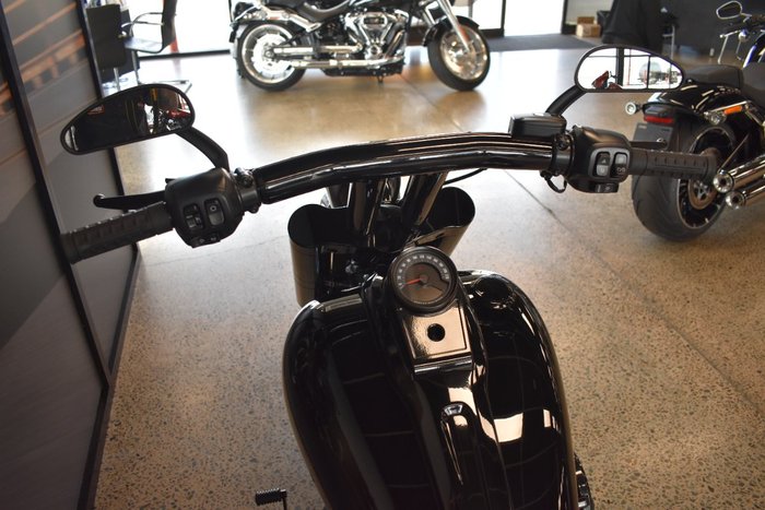 2025 Harley-davidson FXBR BREAKOUT (117) VIVID BLACK