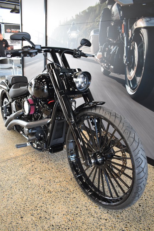 2025 Harley-davidson FXBR BREAKOUT (117) VIVID BLACK
