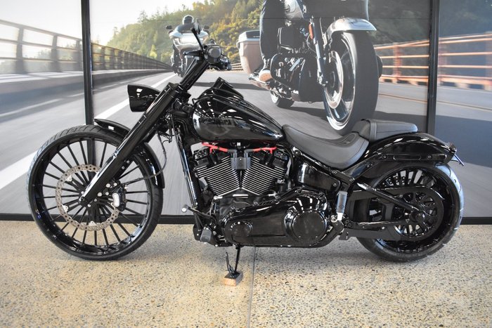 2025 Harley-davidson FXBR BREAKOUT (117) VIVID BLACK