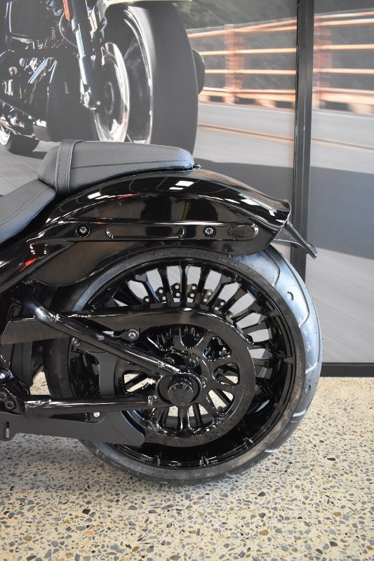 2025 Harley-davidson FXBR BREAKOUT (117) VIVID BLACK