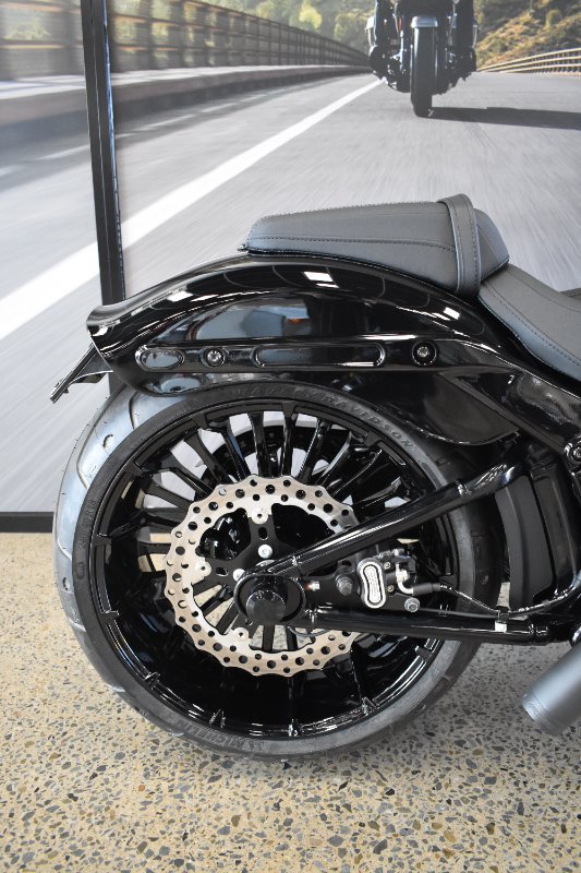 2025 Harley-davidson FXBR BREAKOUT (117) VIVID BLACK