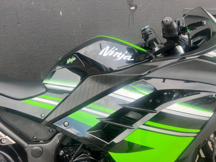 2017 Kawasaki NINJA 300 SE KRT REPLICA GREEN