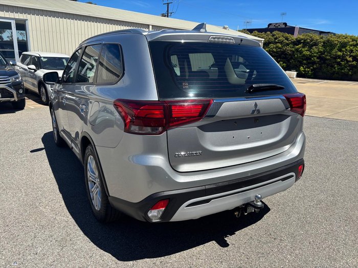 2020 Mitsubishi Outlander ES