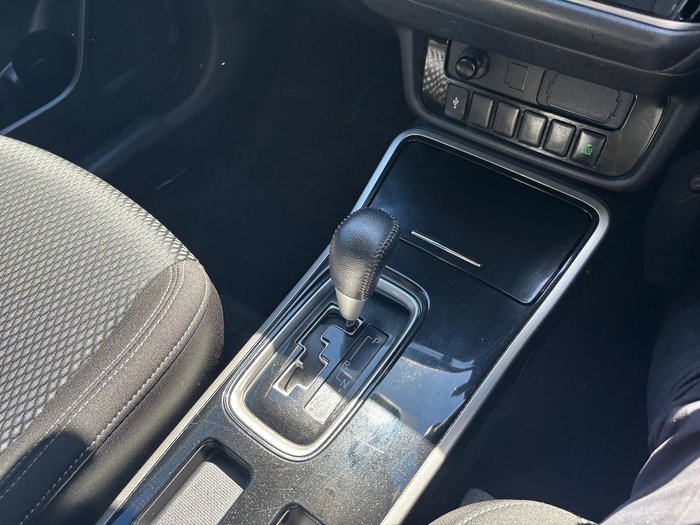 2020 Mitsubishi Outlander ES