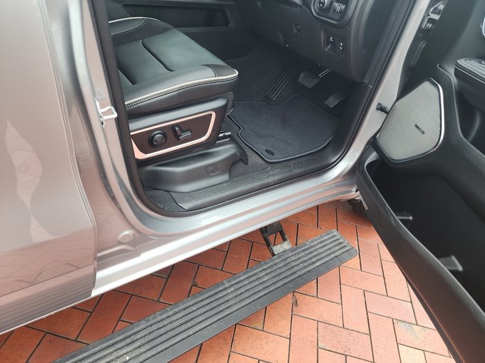 2025 RAM 1500 Laramie Sport Crew Cab SWB Hurricane SO RamBox