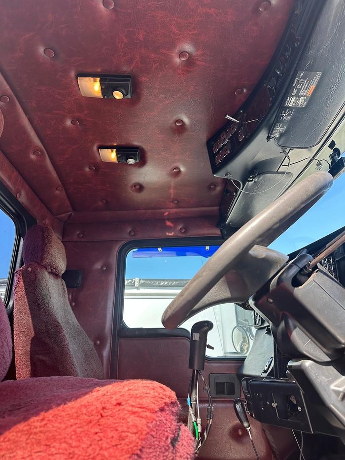 2010 Kenworth T402 Special Build See Spec Cond Hyd $72275+Gst KENWORTH T402 DAY CAB
