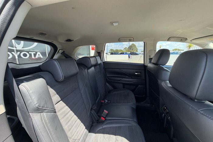 2020 Mitsubishi Outlander LS