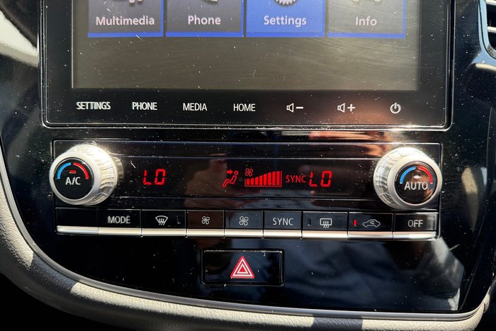 2020 Mitsubishi Outlander LS