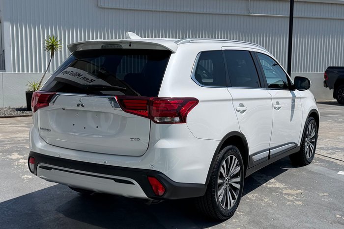2020 Mitsubishi Outlander LS