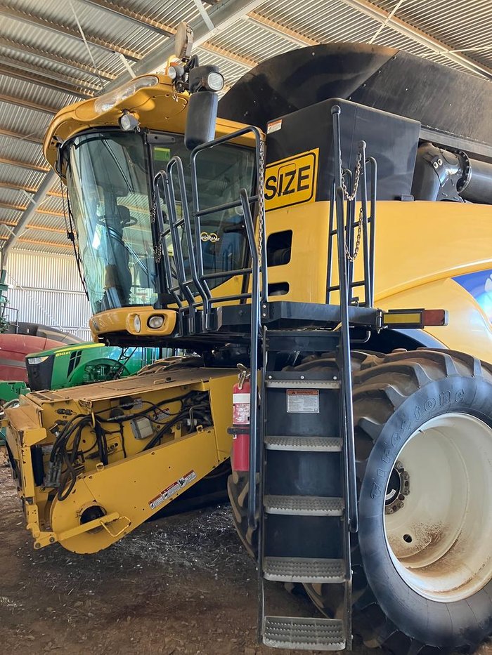 2011 New Holland Cr9070