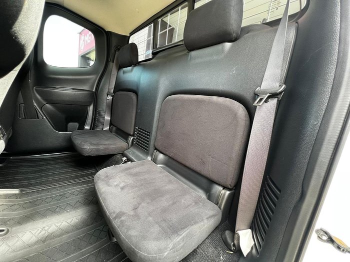 2015 Nissan Navara RX