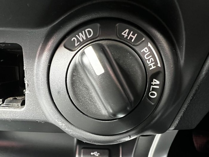 2015 Nissan Navara RX