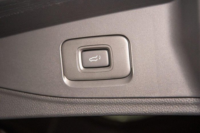 2025 Isuzu MU-X X-TERRAIN