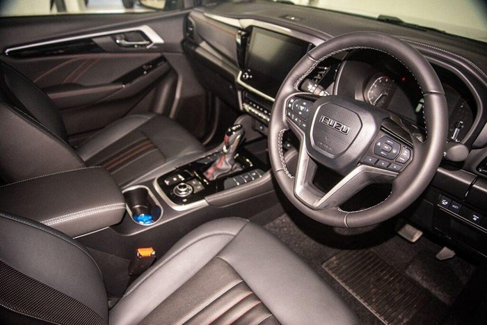 2025 Isuzu MU-X X-TERRAIN