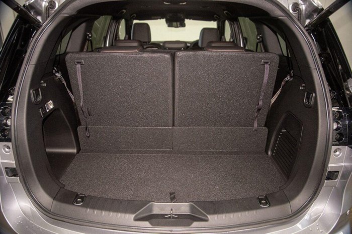 2025 Isuzu MU-X X-TERRAIN