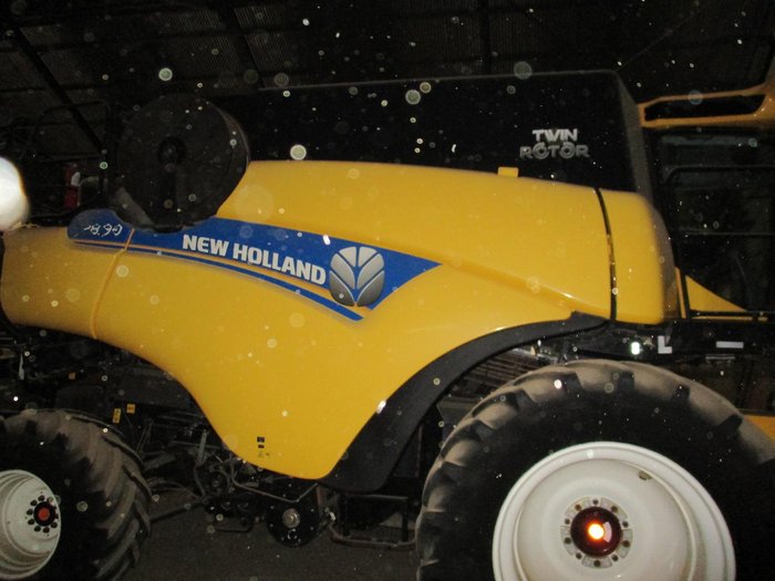 2017 New Holland Cr8.90 Yellow