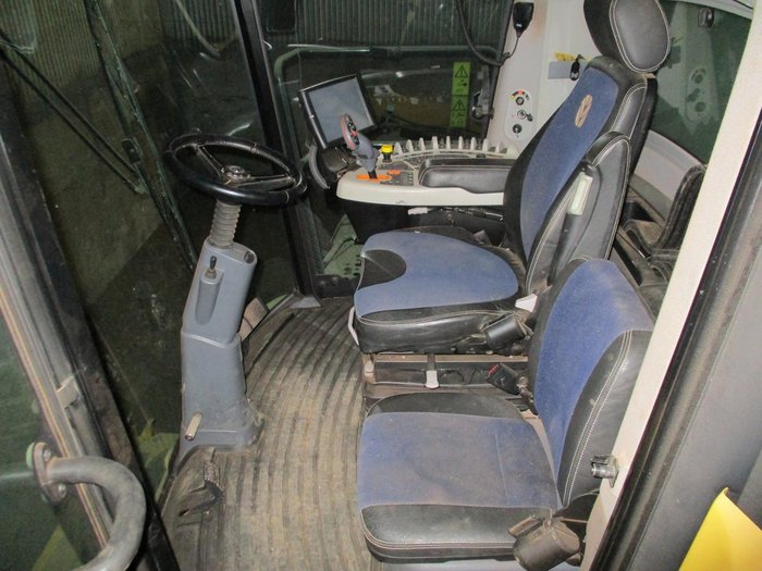 2017 New Holland Cr8.90 Yellow