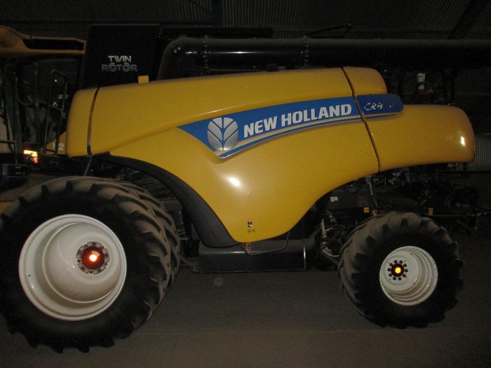 2017 New Holland Cr8.90 Yellow