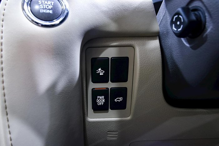 2017 Lexus LX 570 URJ201R 4X4 Dual Range White Pearl