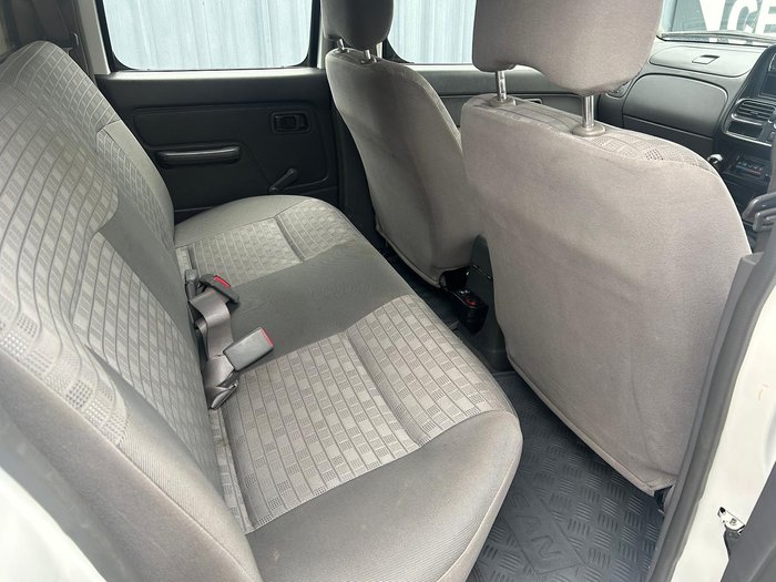 2005 Nissan Navara DX D22 MY03 4X4 Polar White