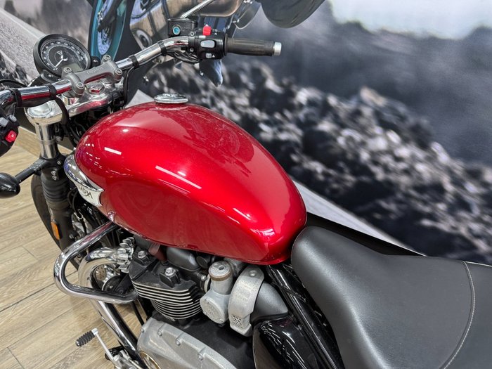 2018 Triumph SPEEDMASTER RED