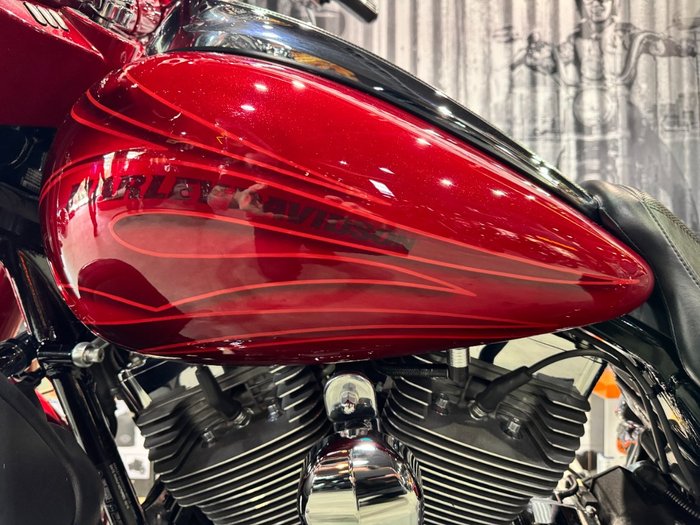 2016 Harley-davidson CVO STREET GLIDE Atomic Red with Candy Apple Flames (Red)