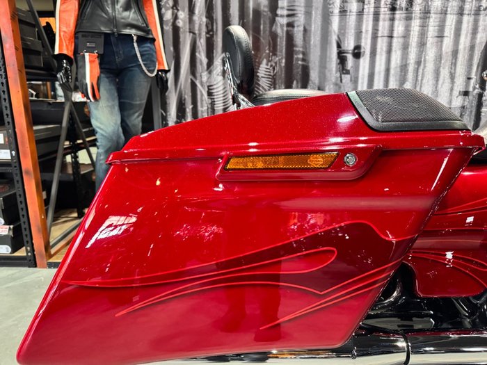 2016 Harley-davidson CVO STREET GLIDE Atomic Red with Candy Apple Flames (Red)