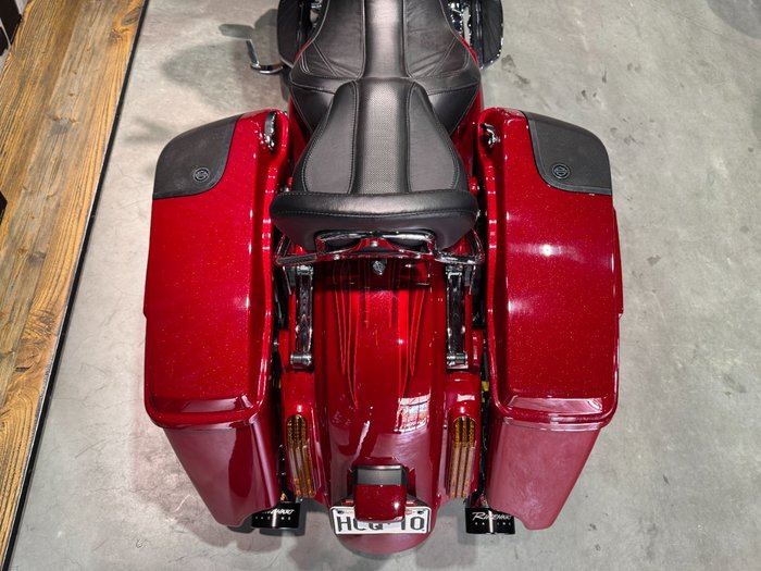 2016 Harley-davidson CVO STREET GLIDE Atomic Red with Candy Apple Flames (Red)