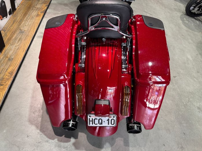 2016 Harley-davidson CVO STREET GLIDE Atomic Red with Candy Apple Flames (Red)