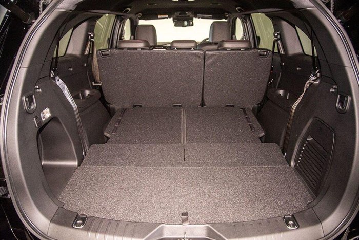 2025 Isuzu MU-X X-TERRAIN