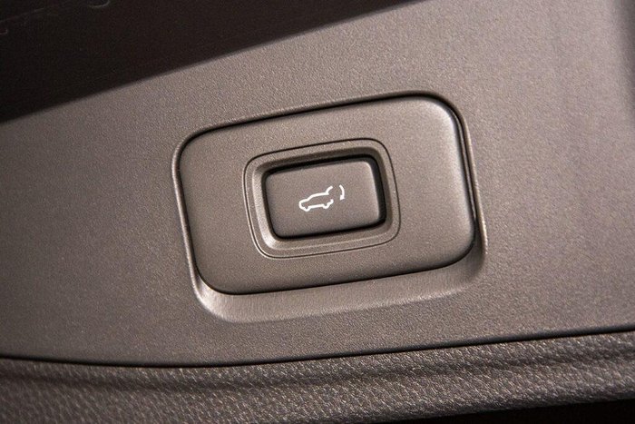 2025 Isuzu MU-X X-TERRAIN