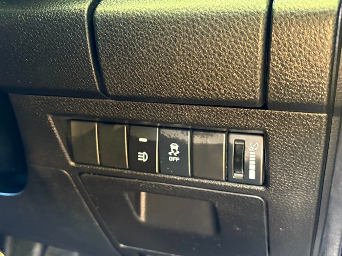 2021 Isuzu D-MAX LS-M