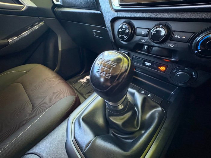 2021 Isuzu D-MAX LS-M