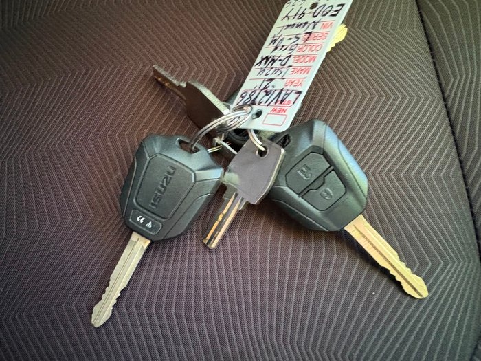 2021 Isuzu D-MAX LS-M