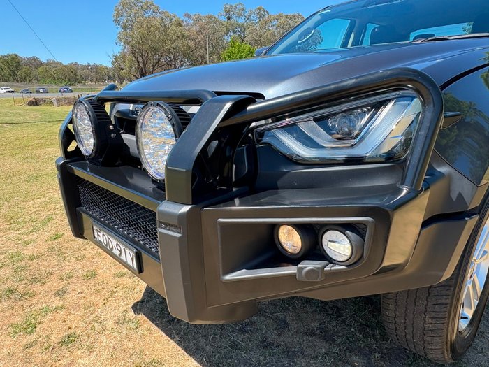 2021 Isuzu D-MAX LS-M