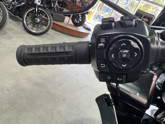 2025 Harley-davidson FLTRX ROAD GLIDE (117) Vivid Black