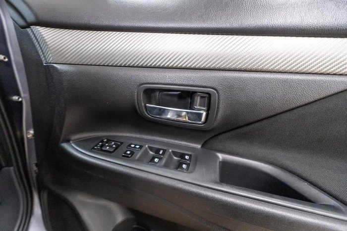 2016 Mitsubishi Outlander LS