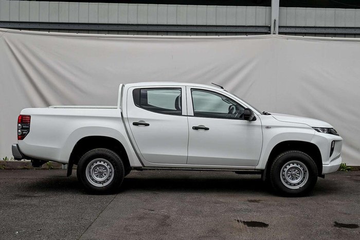 2022 Mitsubishi Triton GLX