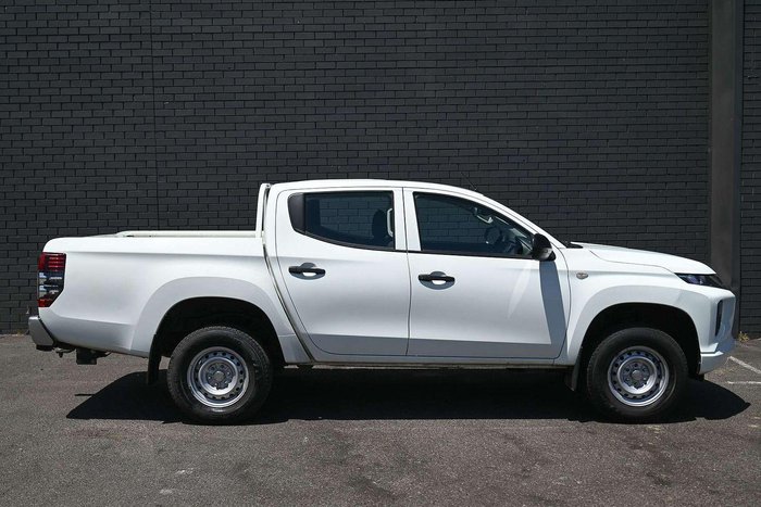 2022 Mitsubishi Triton GLX