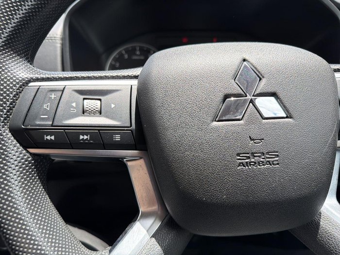 2023 Mitsubishi Outlander ES