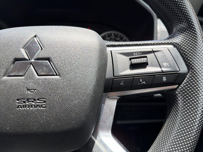 2023 Mitsubishi Outlander ES