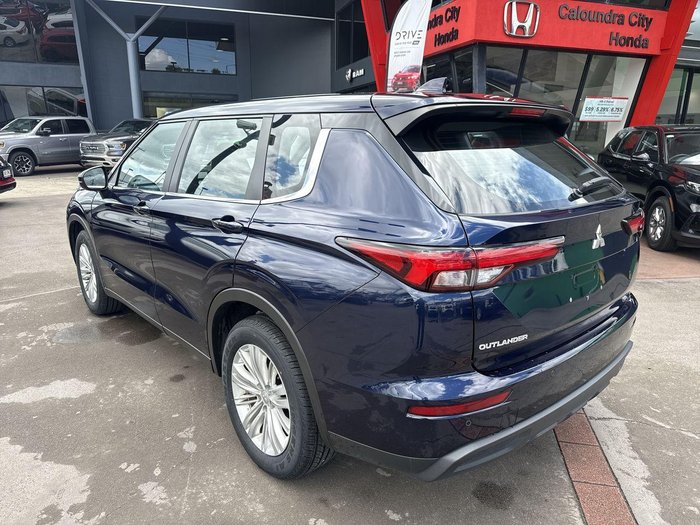 2023 Mitsubishi Outlander ES