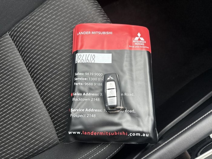 2023 Mitsubishi Outlander ES