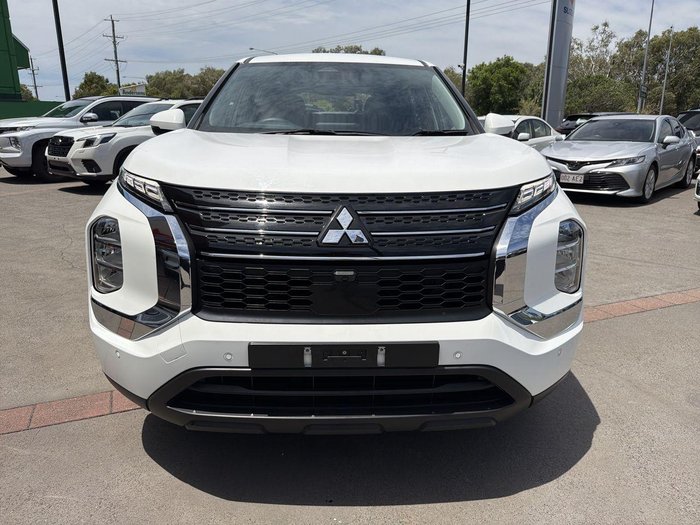 2022 Mitsubishi Outlander ES