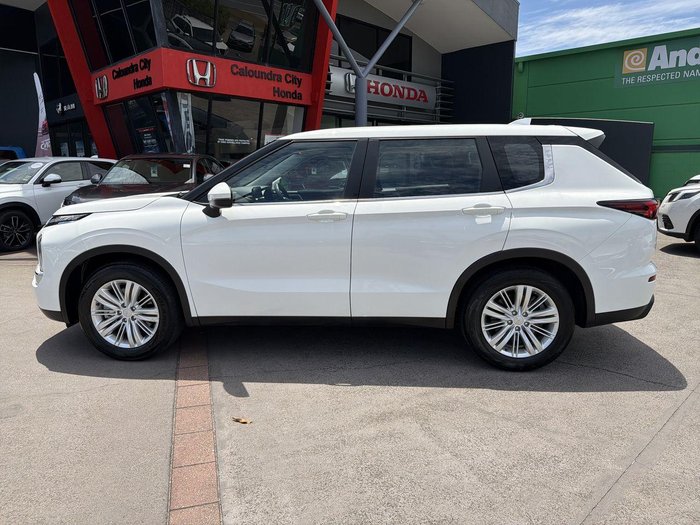 2023 Mitsubishi Outlander ES