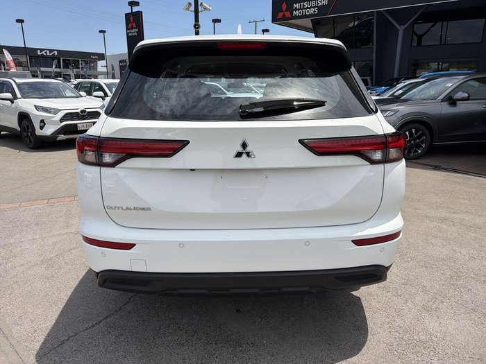 2023 Mitsubishi Outlander ES